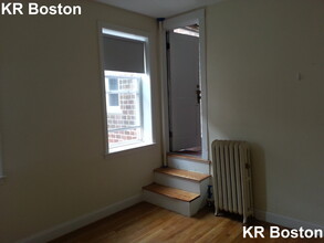 323 Saint Paul St in Brookline, MA - Building Photo - Building Photo