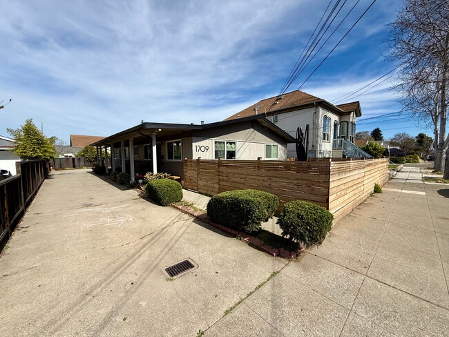 1709 Pacific Ave, Unit B in Alameda, CA - Building Photo - Building Photo