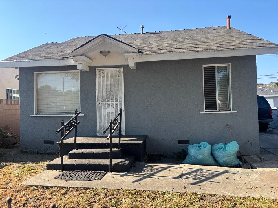 739 E 91st St in Los Angeles, CA - Building Photo