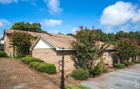 Gentian Court in Columbus, GA - Foto de edificio - Building Photo