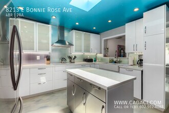 8213 E Bonnie Rose Ave in Scottsdale, AZ - Building Photo - Building Photo