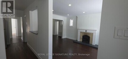 16 Muir Dr in Toronto, ON - Building Photo - Building Photo