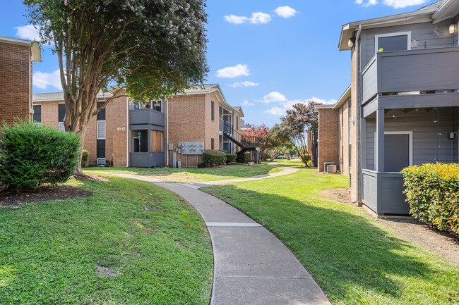 Topaz Apartments in San Marcos, TX - Building Photo - Building Photo