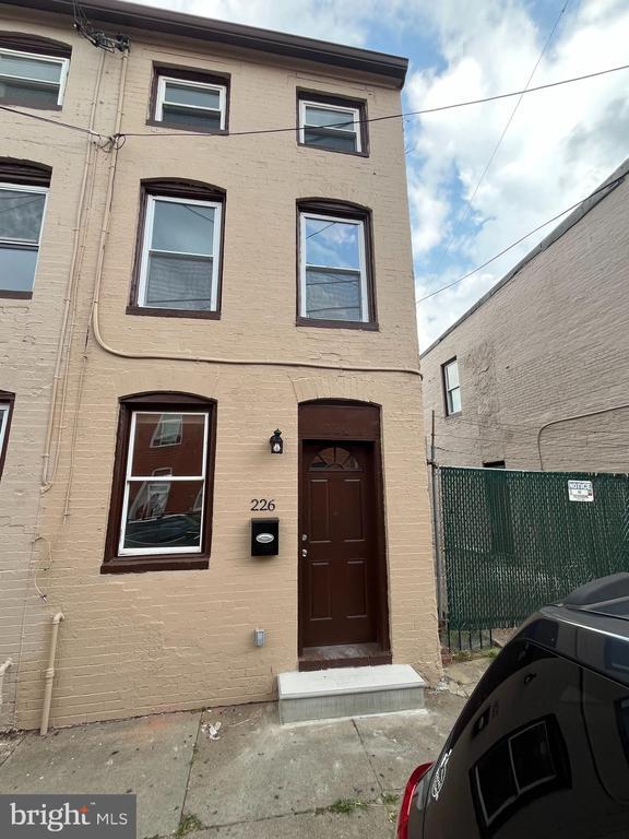 property at 226 S Regester St