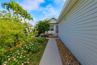 127 Bristol Ln in Naples, FL - Foto de edificio - Building Photo