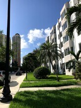 250 180th Dr in Sunny Isles Beach, FL - Building Photo - Building Photo