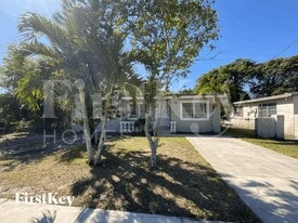 4640 SW 18th St, Unit 2 in West Park, FL - Building Photo