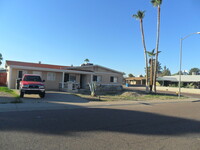 2335 W Wagoner Rd in Phoenix, AZ - Foto de edificio - Building Photo