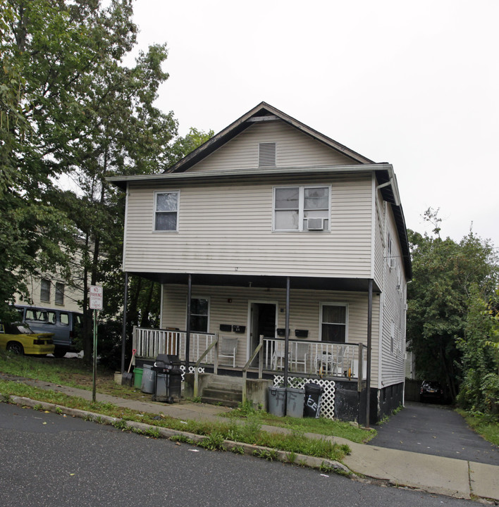 12 Homer Lee Ave in Spring Valley, NY - Foto de edificio