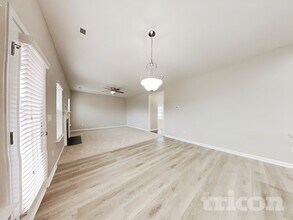 978 Lakemont Dr in Clayton, NC - Foto de edificio - Building Photo