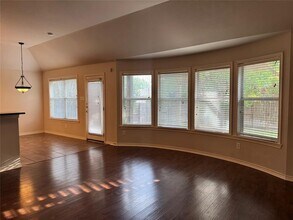 3918 Links Ln in Round Rock, TX - Foto de edificio - Building Photo