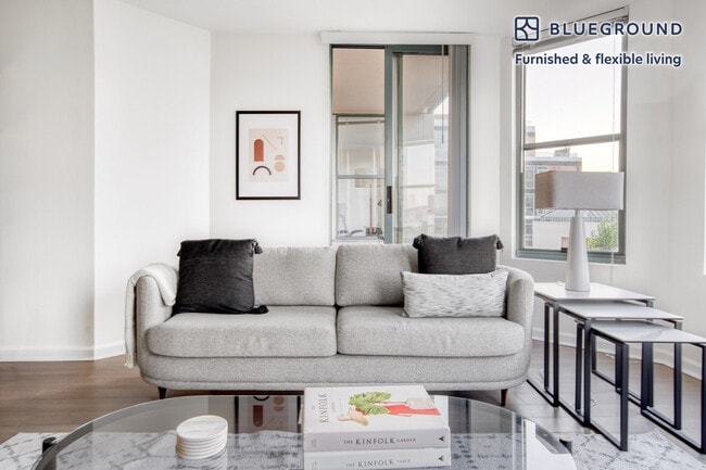 2 Townsend St in San Francisco, CA - Foto de edificio - Building Photo