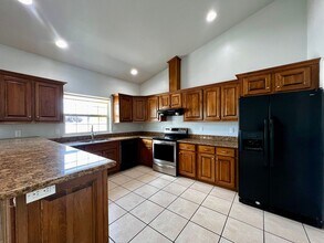 8000 Westbrook Ave in Yakima, WA - Building Photo - Building Photo