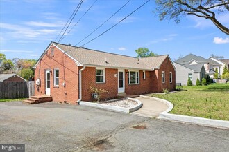 6008 Brookland Rd in Alexandria, VA - Building Photo - Building Photo