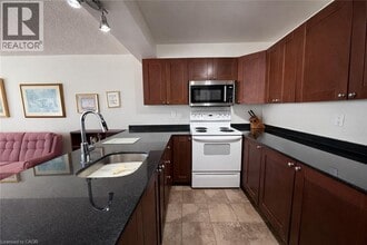 270 Eiwo Ct in Waterloo, ON - Building Photo - Building Photo