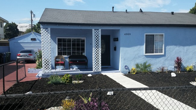 4909 W 119th St in Hawthorne, CA - Foto de edificio - Building Photo