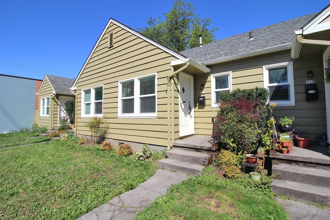 1805 NE 8th Ave in Portland, OR - Building Photo