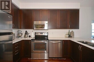 2230-2230 Lake Shore Blvd W in Toronto, ON - Building Photo - Building Photo