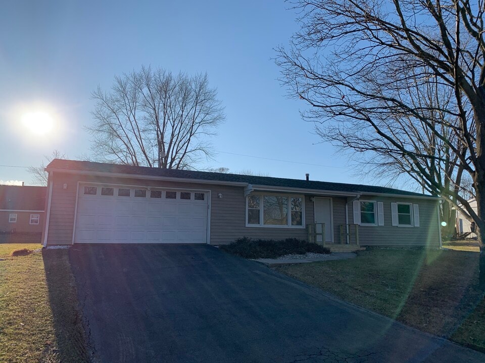 654 Nome Rd in Valparaiso, IN - Building Photo