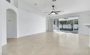 2334 W Price Blvd in North Port, FL - Foto de edificio - Building Photo