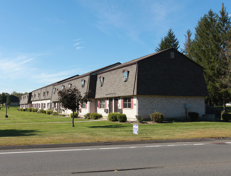 Valley Apartments in Easthampton, MA - Foto de edificio