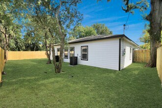 5941 Southlea St in Houston, TX - Building Photo - Building Photo