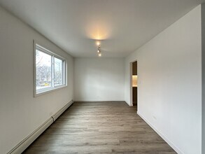 7621 N Sheridan Rd in Chicago, IL - Foto de edificio - Building Photo