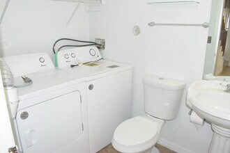 905 Riverside Dr in Greenacres, FL - Building Photo - Building Photo