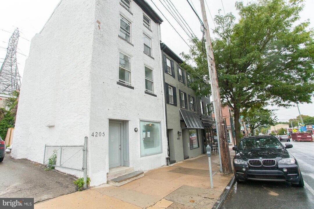 4205 Main St, Unit Apt. B in Philadelphia, PA - Building Photo