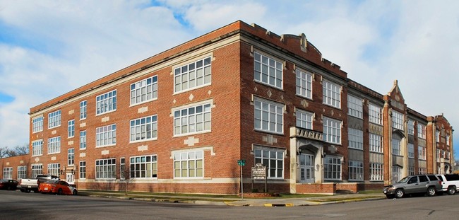 Old Walnut in Grand Island, NE - Building Photo - Building Photo