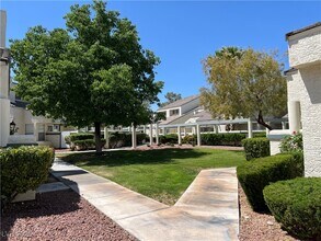 8940 Clairton Ct in Las Vegas, NV - Building Photo - Building Photo