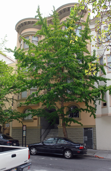 1351 Sacramento St in San Francisco, CA - Foto de edificio