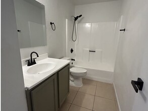 815 E Lester St, Unit 2 in Tucson, AZ - Foto de edificio - Building Photo