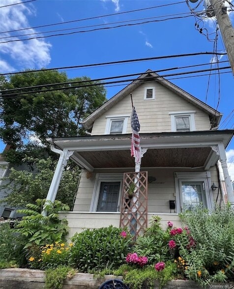 140 12th Ave, Unit 2 in Sea Cliff, NY - Building Photo