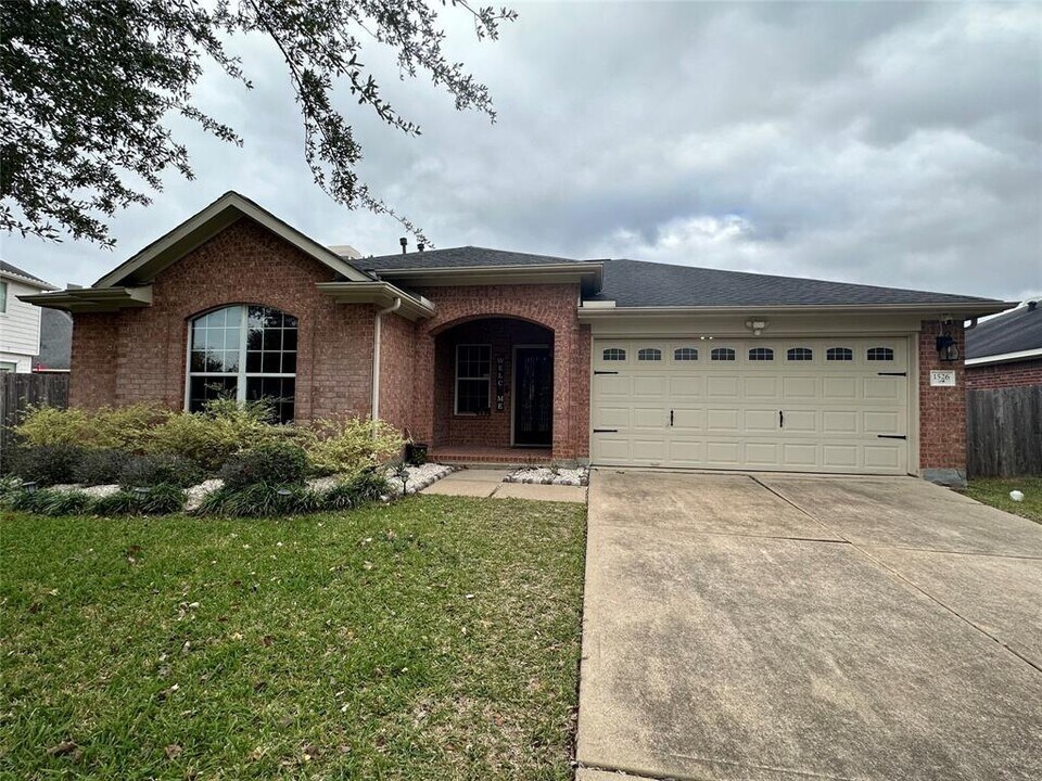1526 Waterside Village Drive in Richmond, TX - Building Photo