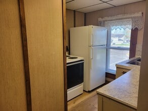 204 E Broadway Ave in Medford, WI - Foto de edificio - Building Photo