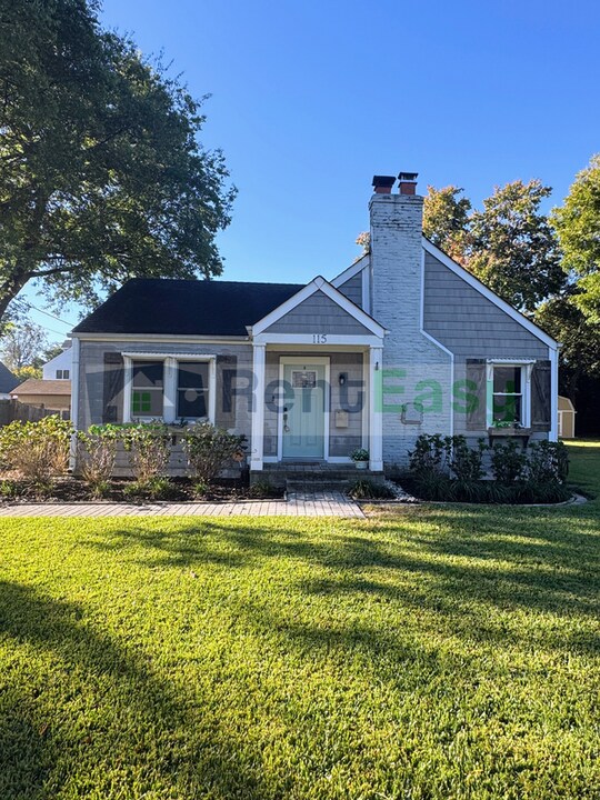 115 Sir Oliver Rd in Norfolk, VA - Building Photo