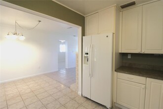 6122 Brentwood Ave in Sarasota, FL - Foto de edificio - Building Photo