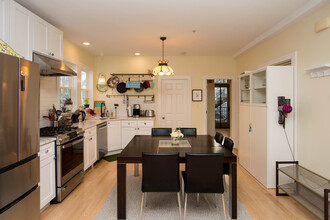 16 Surrey St, Unit 2 in Cambridge, MA - Building Photo - Building Photo