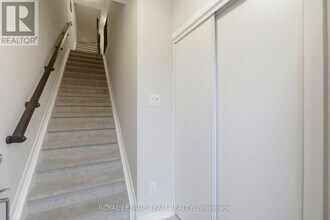 918 Parnian Private in Ottawa, ON - Building Photo - Building Photo