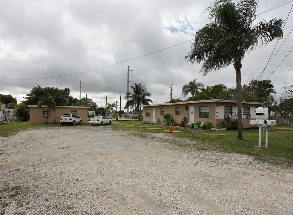 5924-5934 Taylor St in Hollywood, FL - Building Photo