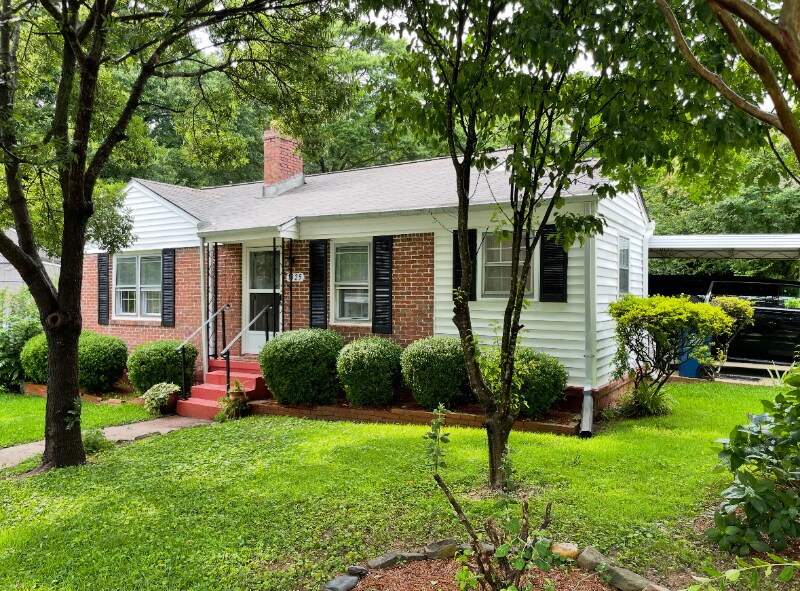 1325 E Forrest Ave in East Point, GA - Building Photo