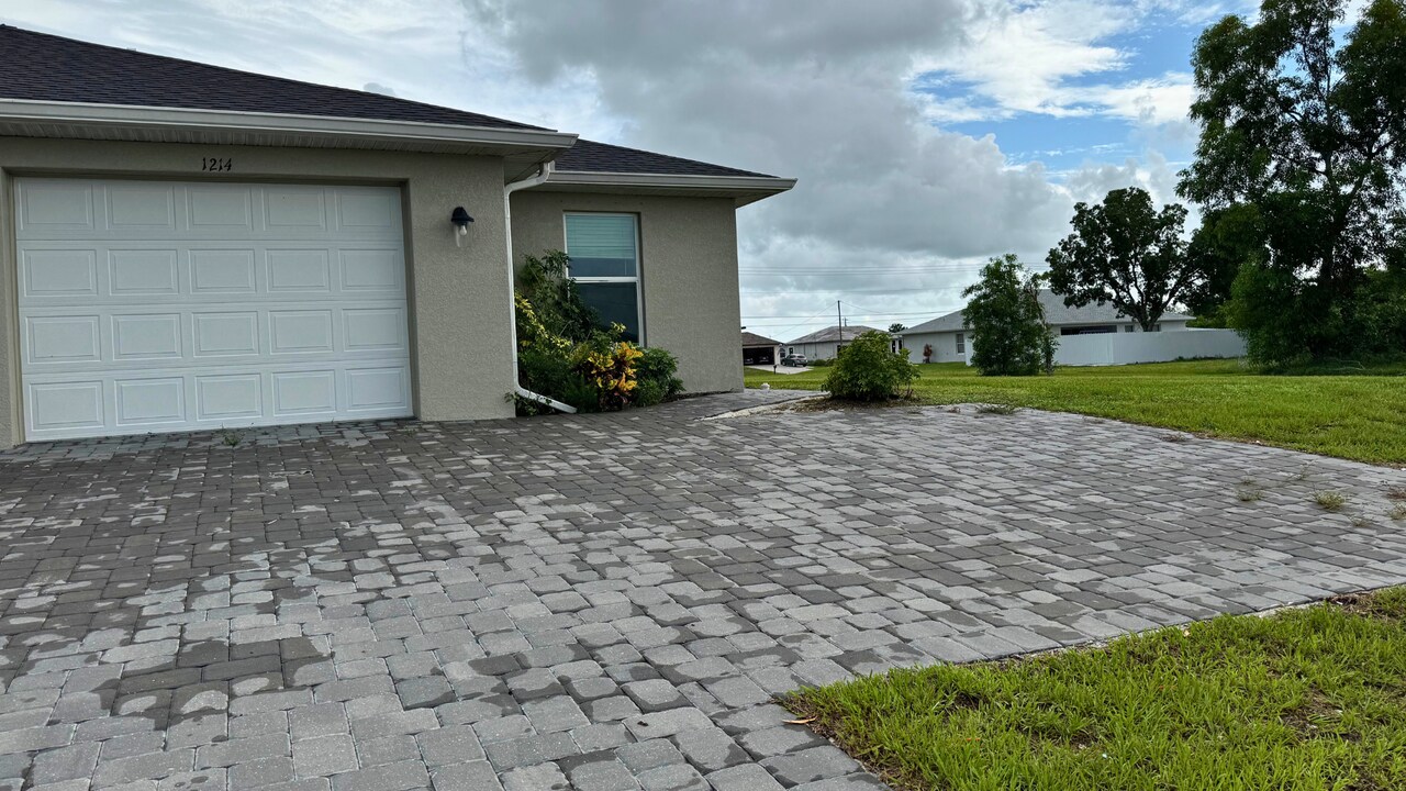 1214 NW 16th Terrace in Cape Coral, FL - Building Photo