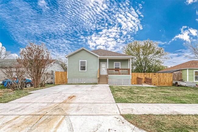 property at 4813 Palisade Dr