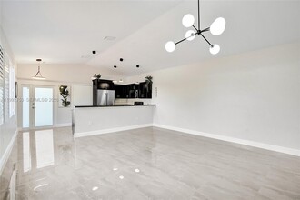 60 NE 26th St in Wilton Manors, FL - Foto de edificio - Building Photo