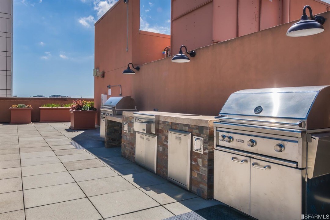 50 Lansing St-Unit -101 in San Francisco, CA - Building Photo