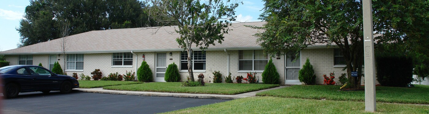 6403-6407 Eric Dr in New Port Richey, FL - Building Photo