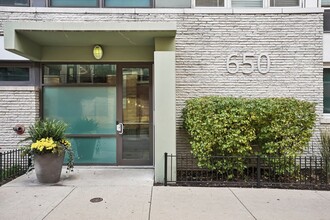 650 W Wayman St in Chicago, IL - Building Photo - Building Photo