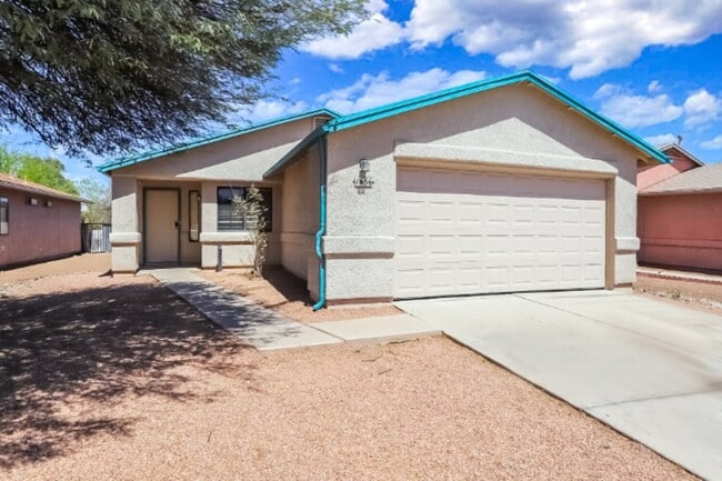 property at 1656 W Wood Crest Ct