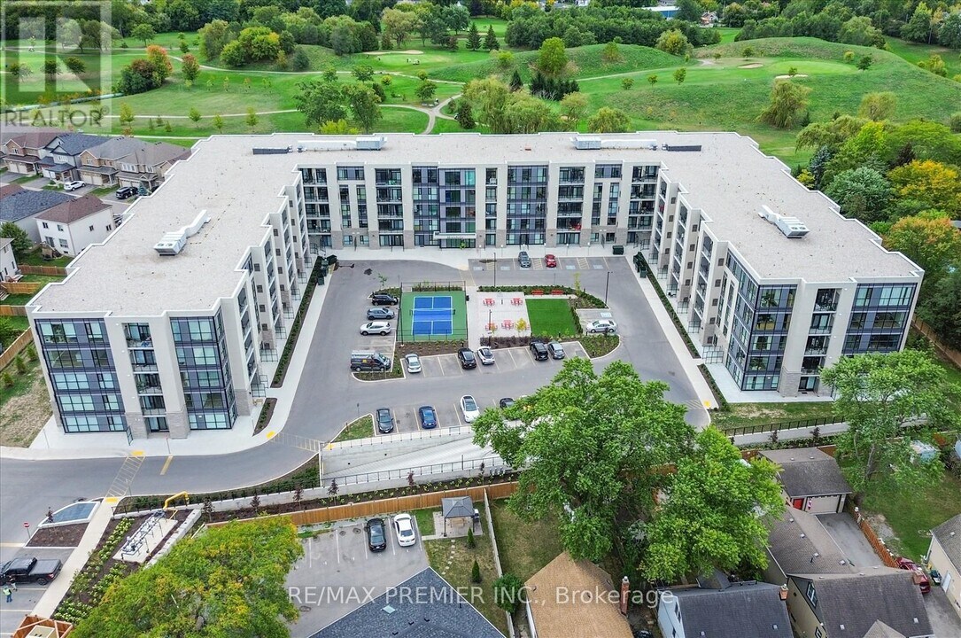 50 Herrick Ave in St Catharines, ON - Building Photo